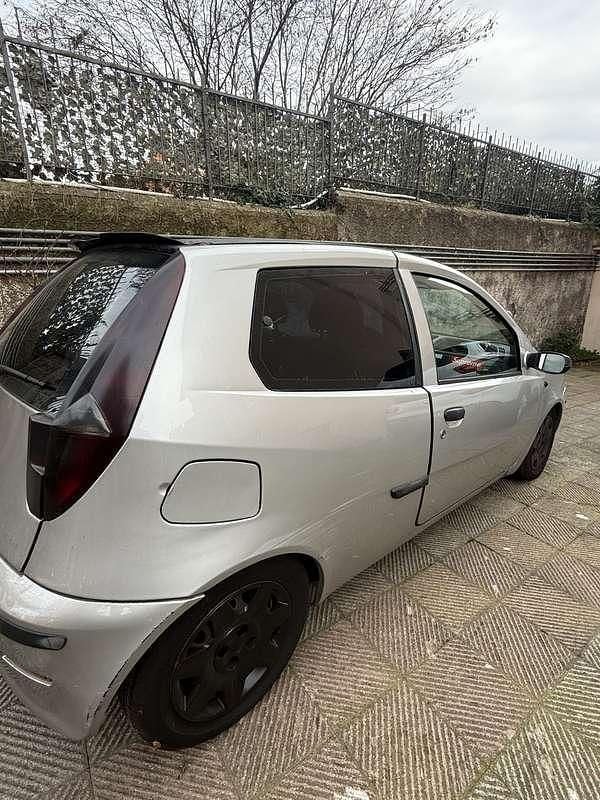 Usata Fiat Punto 69 CV (50 kW) 2006 Berlina