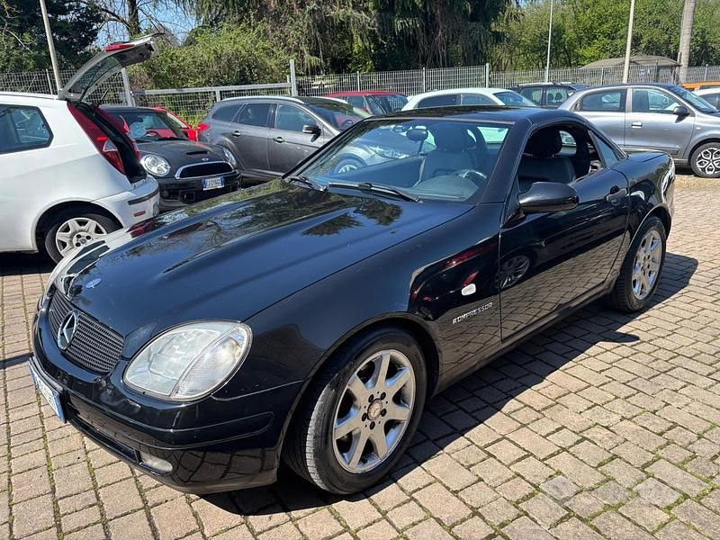 Usata Mercedes SLK200 191 CV (140 kW) 1999 Nero Cabrio