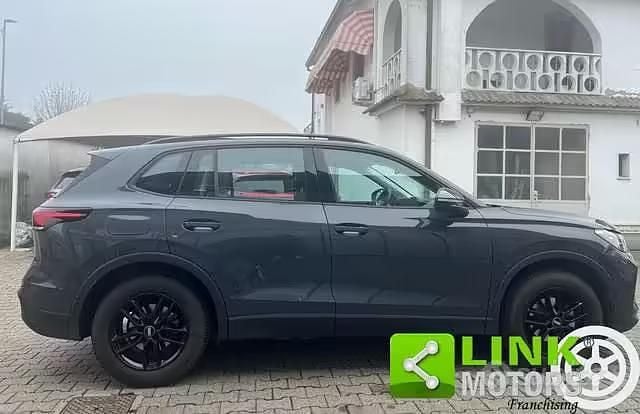Usata VW Tiguan Life 150 CV (110 kW) 2024 Grigio scuro SUV
