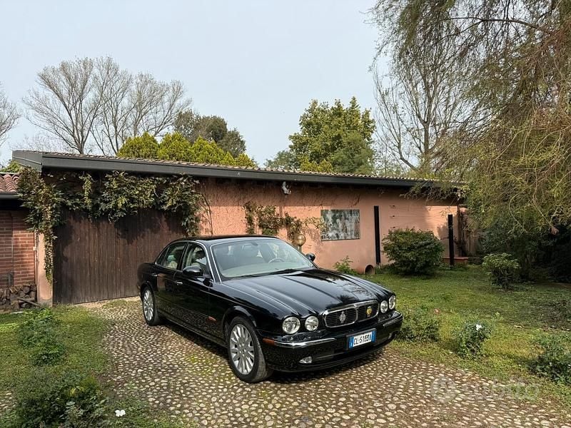 Usata Jaguar XJ8 258 CV (189 kW) 2003 Nero Berlina