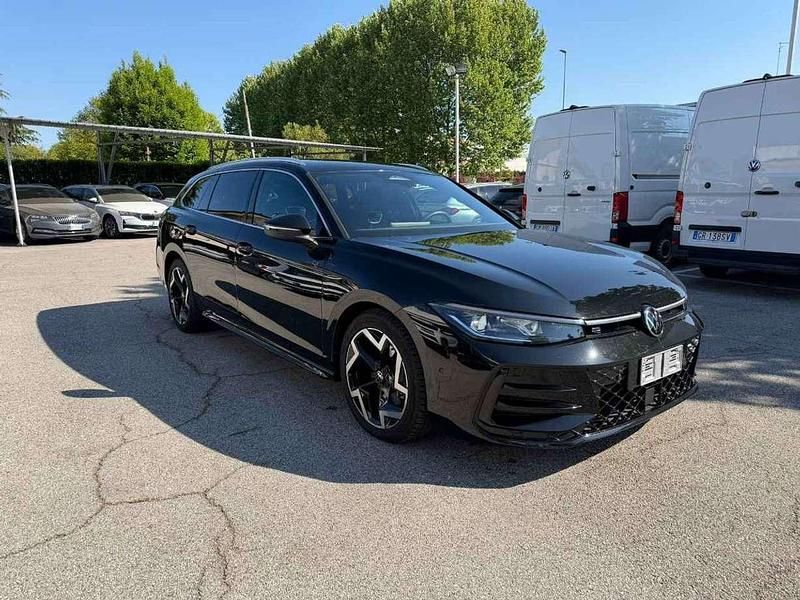 Begagnad VW Passat R-line 150 HK (110 kW) 2025 Svart Kombi