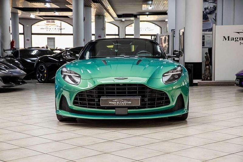 Usata Aston Martin DB12 680 CV (500 kW) 2024 Iridescent emerald green Coupé