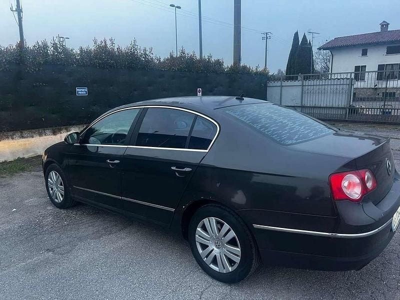 Usata VW Passat Highline 140 CV (102 kW) 2006 Berlina