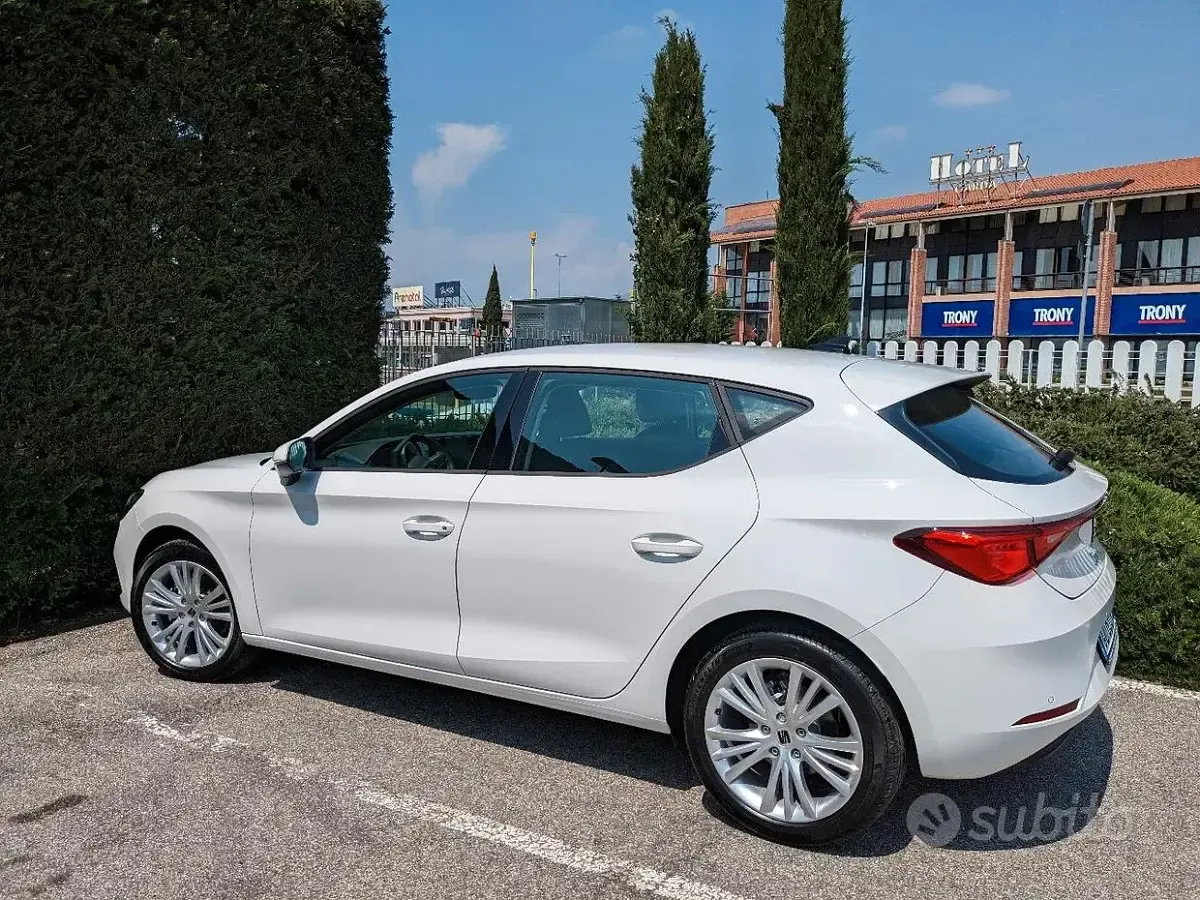 Usata Seat Leon Style 110 CV (80 kW) 2022 Bianco Berlina