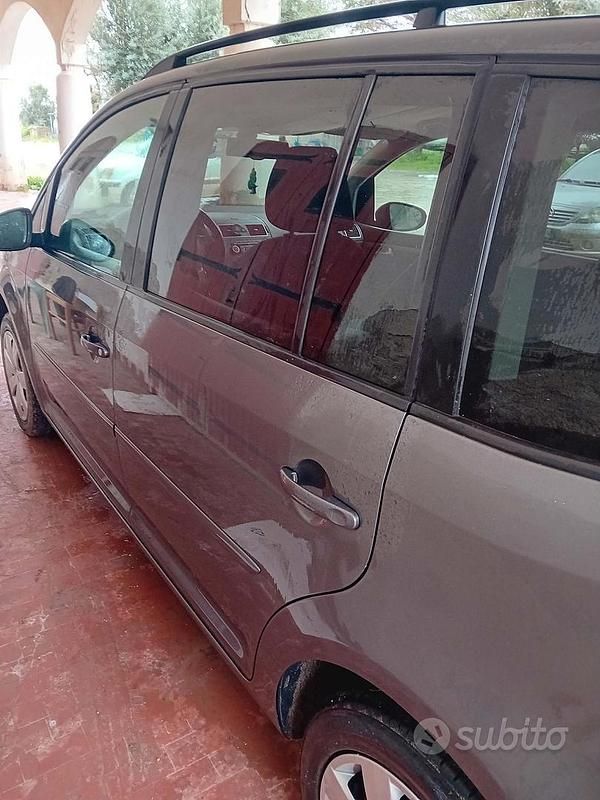 Usata VW Touran 140 CV (102 kW) 2012 Grigio Monovolume