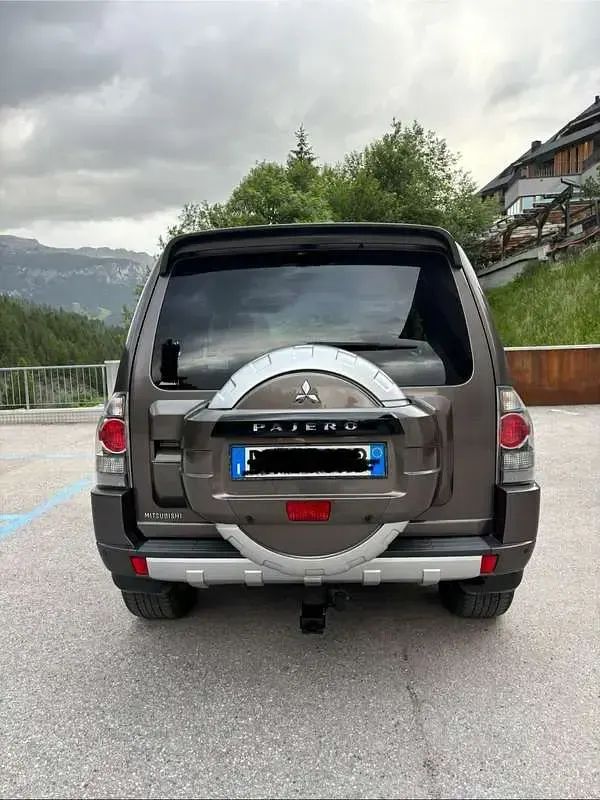 Usata Mitsubishi Pajero Edition 200 CV (147 kW) 2009 Marrone SUV