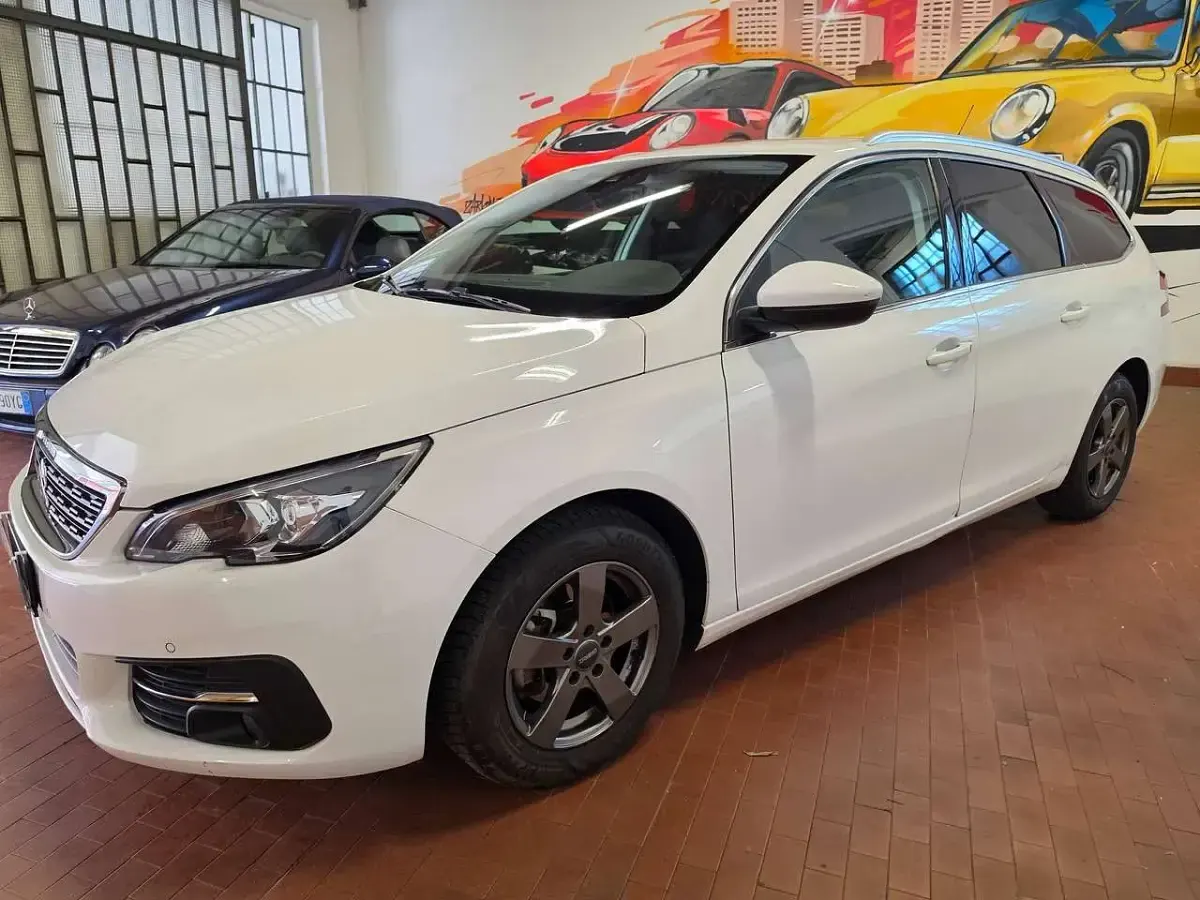 Usata Peugeot 308 GT-line 131 CV (96 kW) 2018 Bianco Station wagon