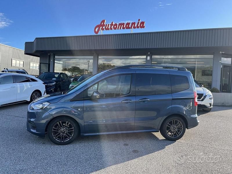 Usata Ford Tourneo 100 CV (73 kW) 2020 Blu Monovolume