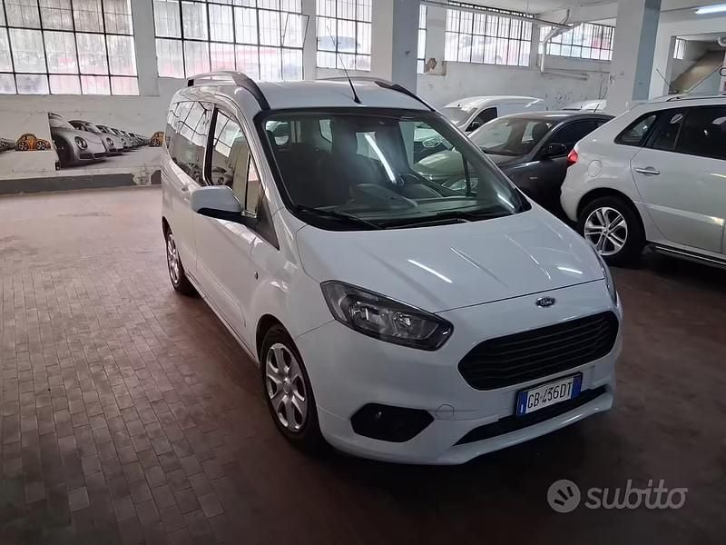 Usata Ford Tourneo 75 CV (55 kW) 2020 Bianco Monovolume