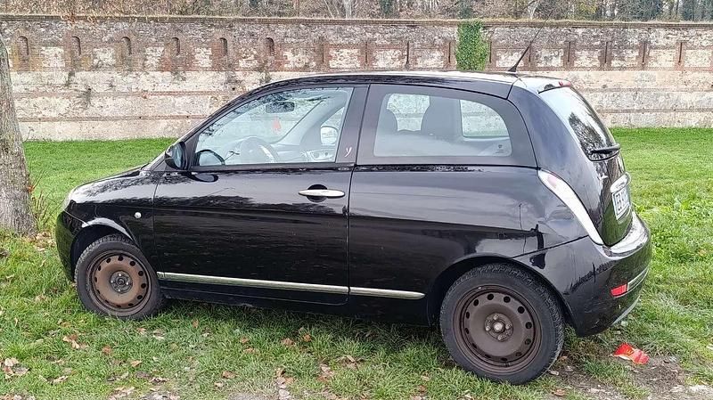 Usata Lancia Ypsilon 69 CV (50 kW) 2011 Nero Utilitaria