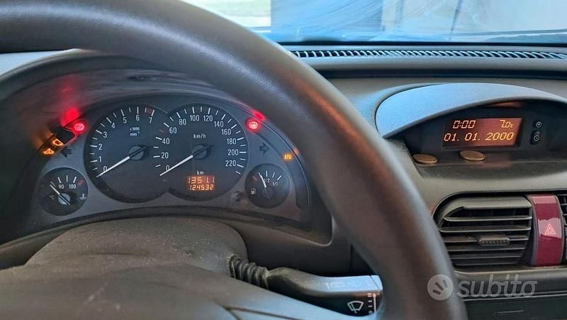 Usata Opel Corsa 75 CV (55 kW) 2002 Utilitaria