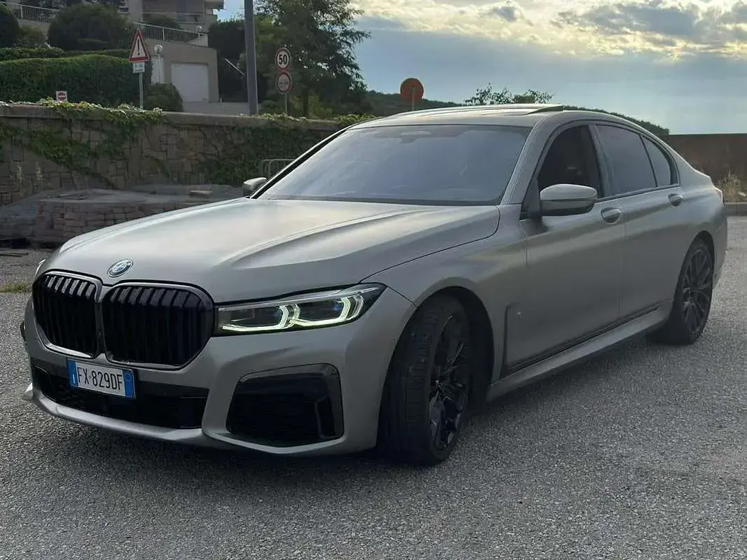 Usata BMW 750 400 CV (294 kW) 2019 Grigio Berlina