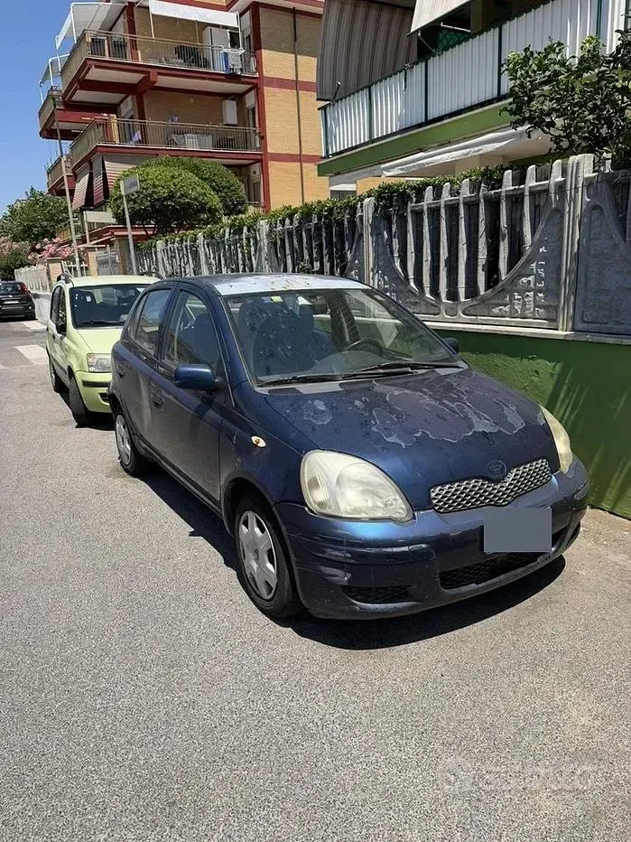 Usata Toyota Yaris 65 CV (47 kW) 2003 Bluazzurro Berlina