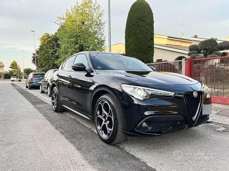 Usata Alfa Romeo Stelvio 160 CV (117 kW) 2022 Nero SUV