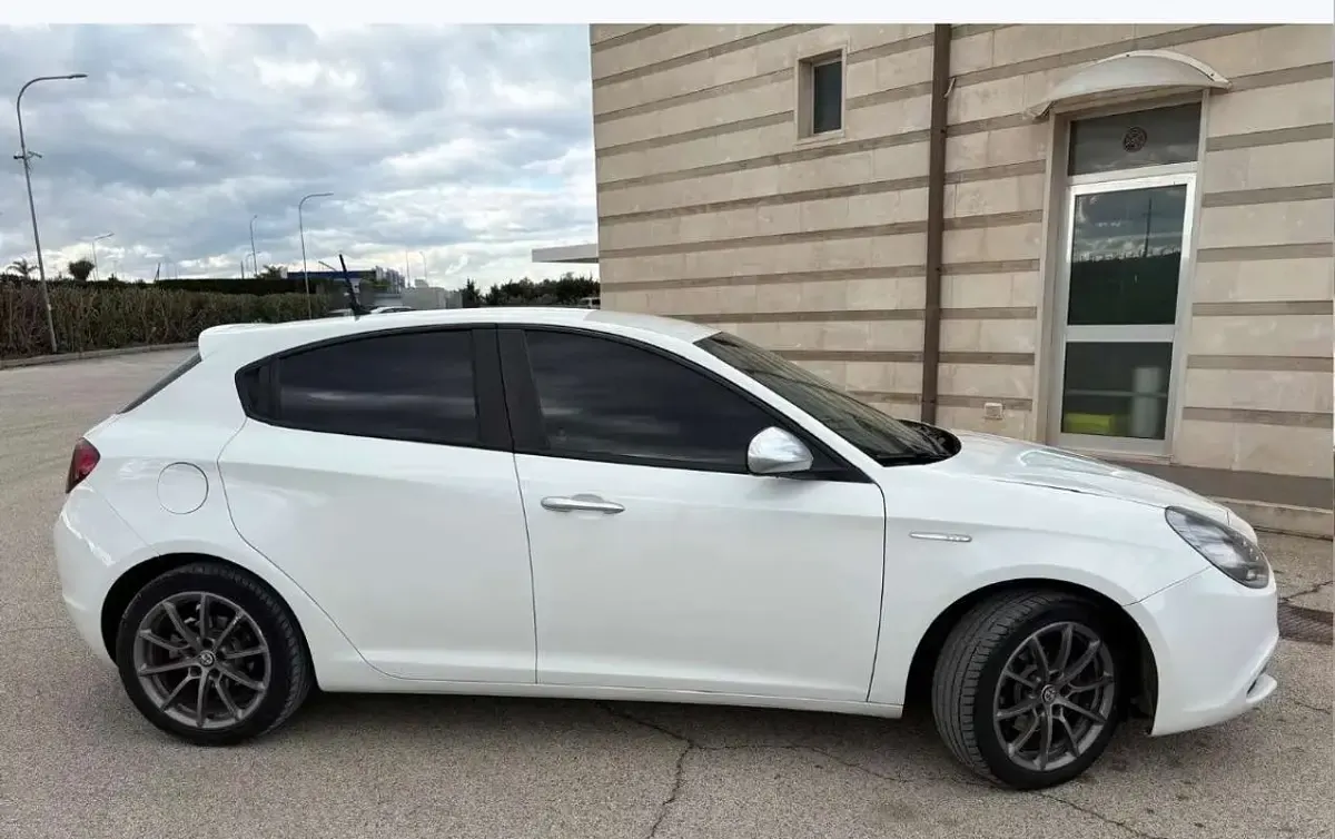Usata Alfa Romeo Giulietta Exclusive 105 CV (77 kW) 2015 Utilitaria