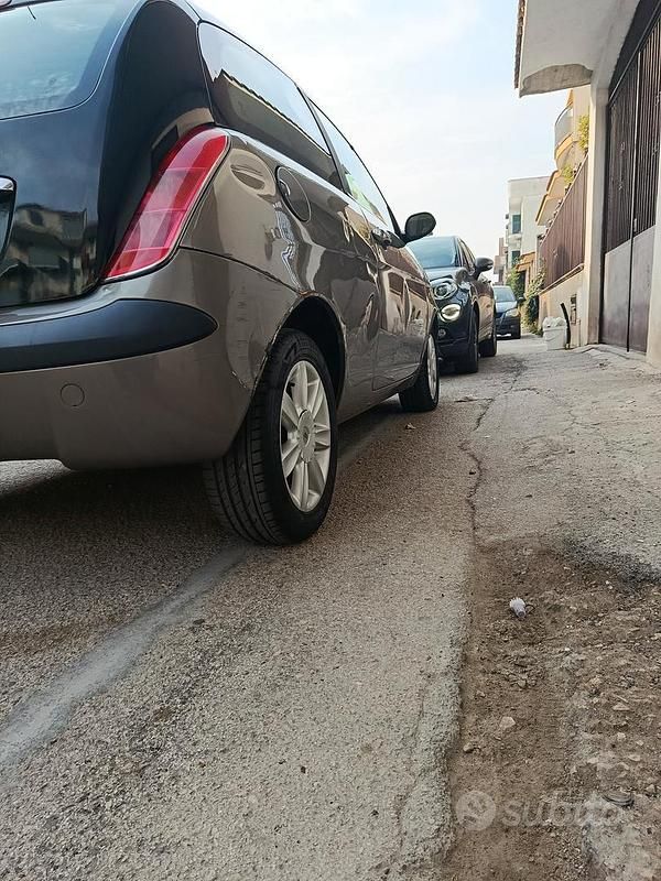 Usata Lancia Ypsilon 69 CV (50 kW) 2005 Nero Utilitaria