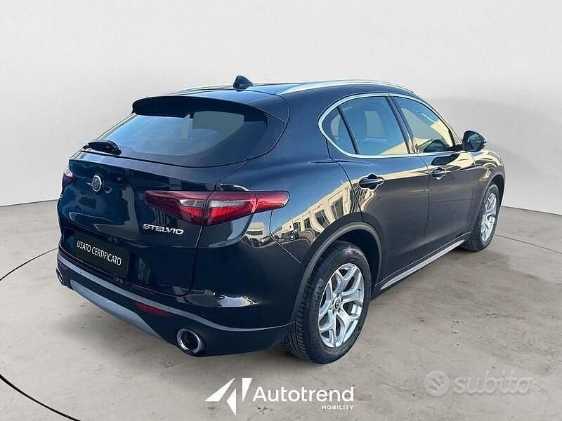 Begagnad Alfa Romeo Stelvio Business 190 HK (139 kW) 2020 Svart SUV