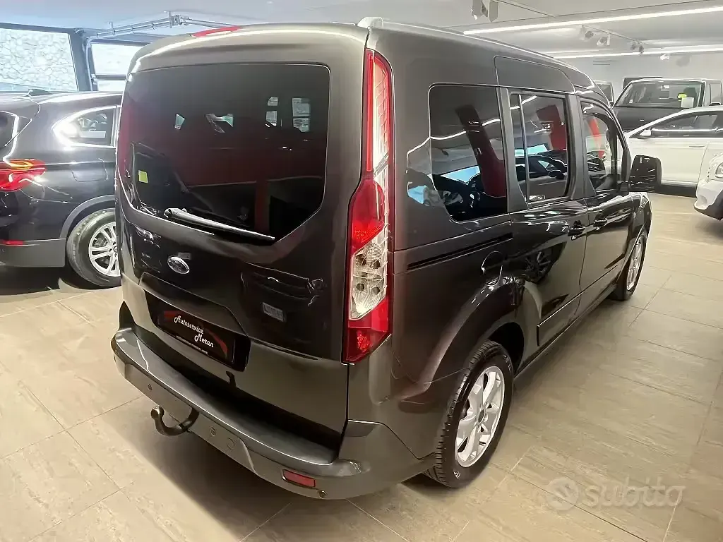 Usata Ford Tourneo Connect Titanium 101 CV (74 kW) 2017 Grigio Monovolume