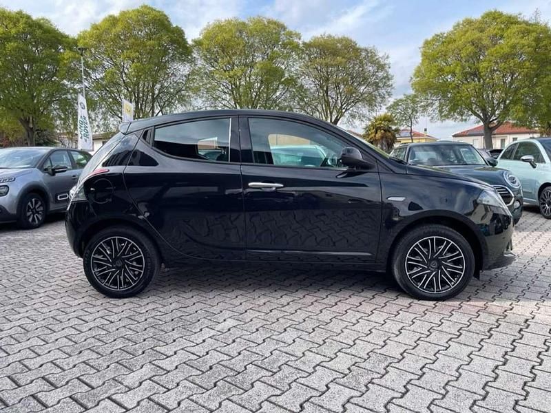 Usata Lancia Ypsilon S 69 CV (50 kW) 2024 Nero Utilitaria