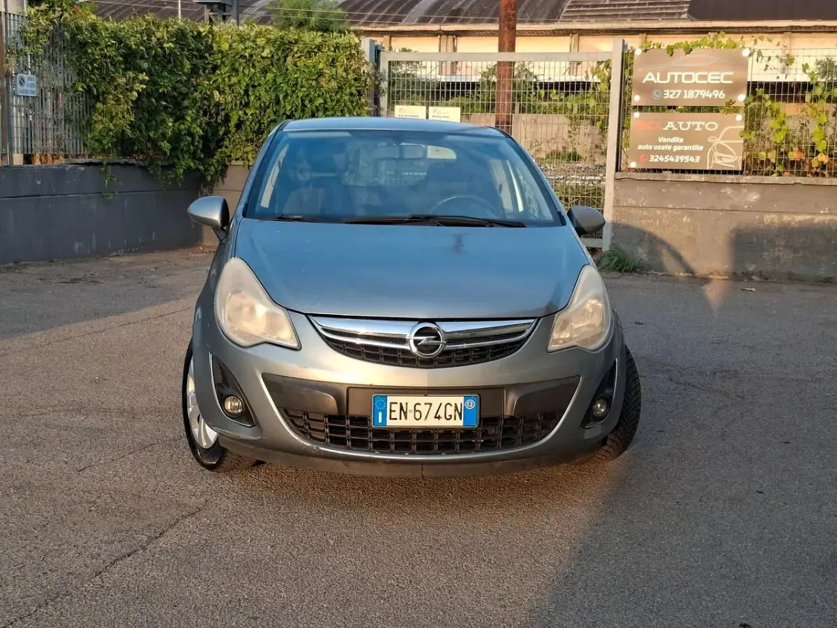 Usata Opel Corsa Sport 75 CV (55 kW) 2012 Marrone Utilitaria