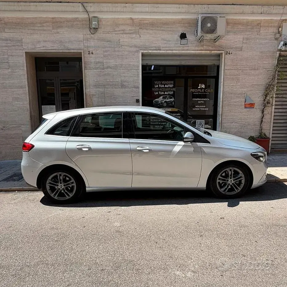 Usata Mercedes B180 116 CV (85 kW) 2020 Grigio Utilitaria