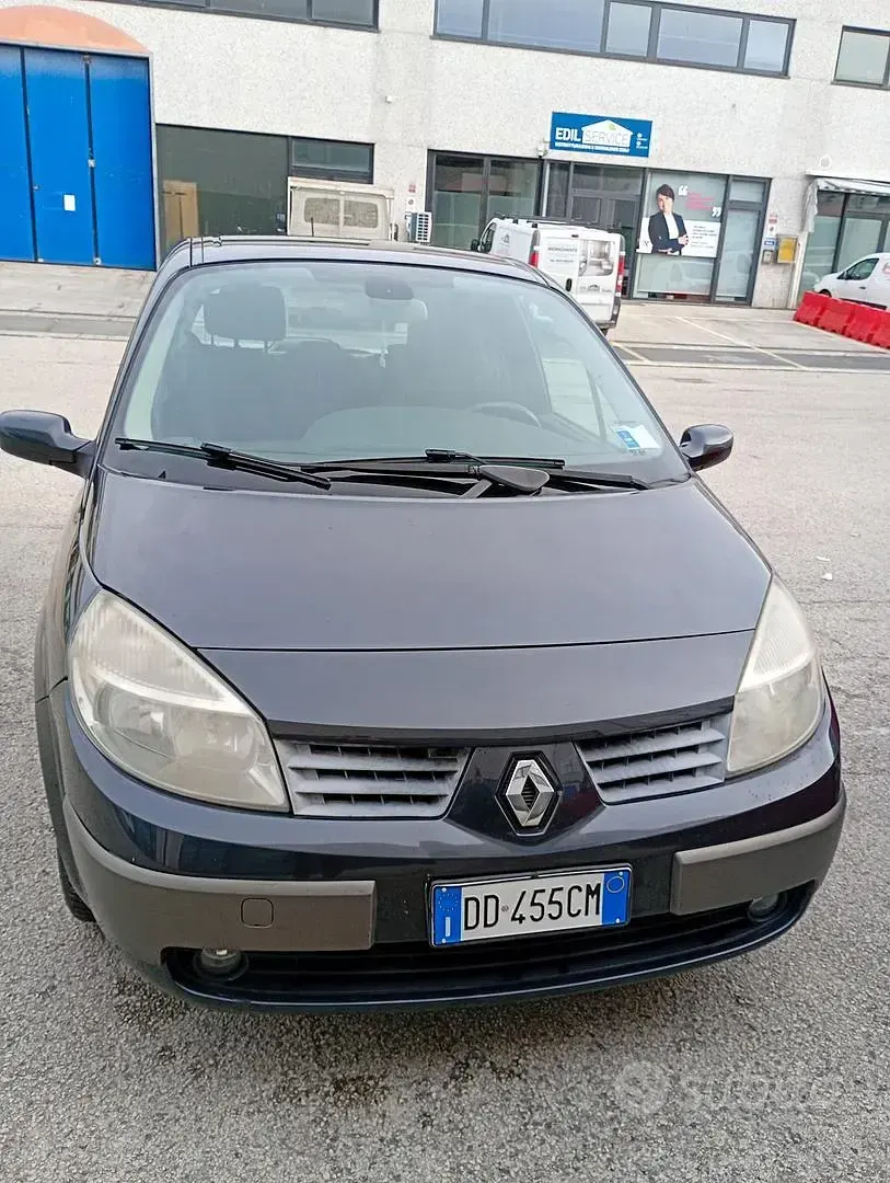 Usata Renault Scénic 100 CV (73 kW) 2005 Monovolume