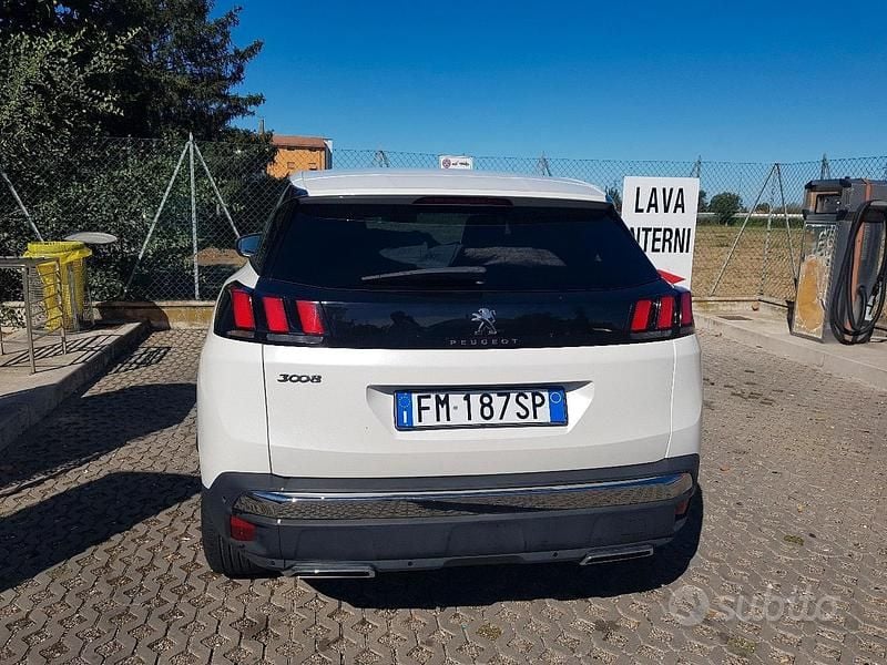 Usata Peugeot 3008 120 CV (88 kW) 2018 Berlina
