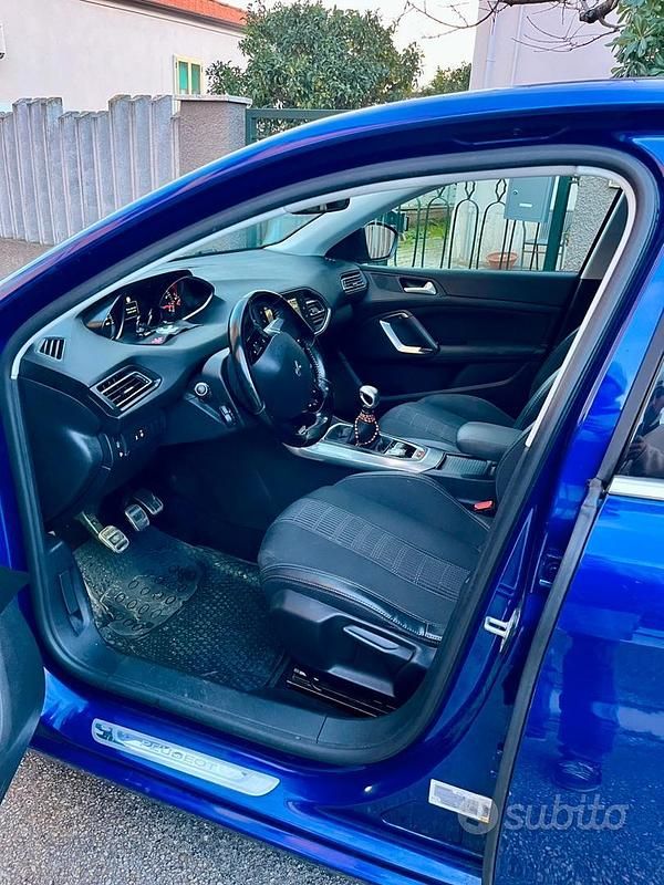 Usata Peugeot 308 Allure 131 CV (96 kW) 2018 Blu/azzurro Berlina