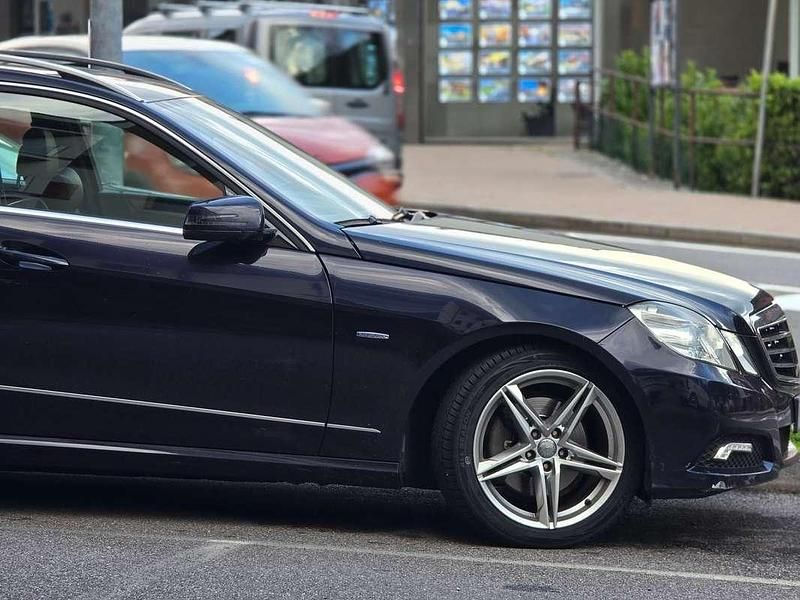 Blu/azzurro Usata 2010 Mercedes E350 Elegance Station wagon | 11.500 € (Molto cara) - Immagine 1/4