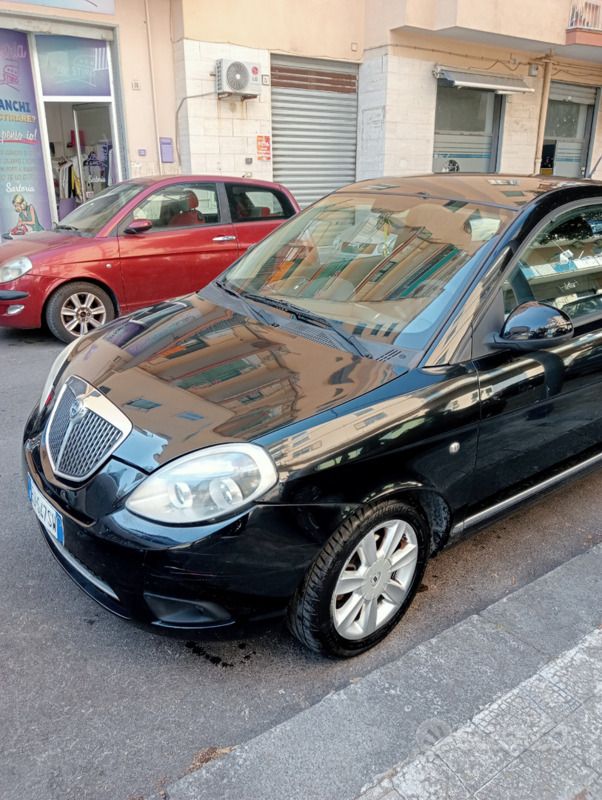 Usata Lancia Ypsilon 60 CV (44 kW) 2011 Nero Utilitaria