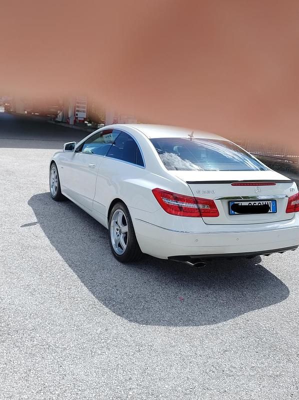 Usata Mercedes E220 Executive 170 CV (125 kW) 2012 Bianco Coupé