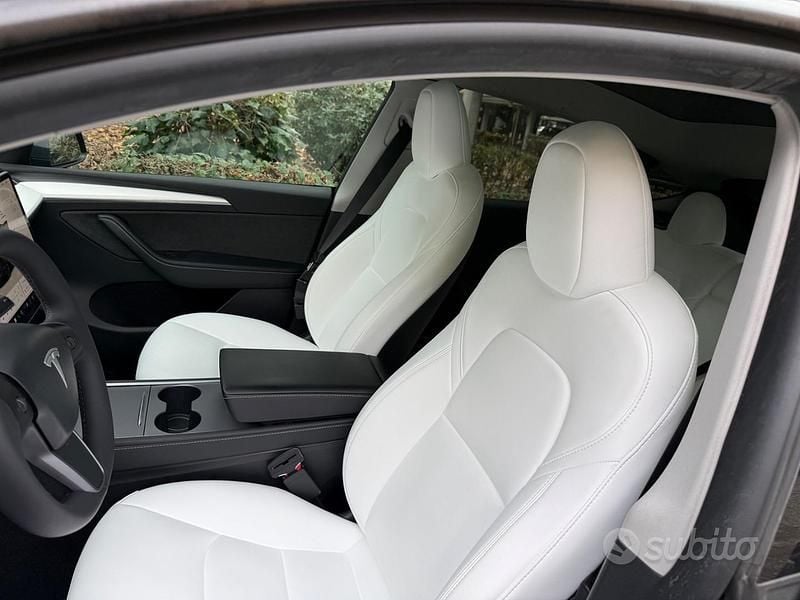 Usata Tesla Model Y RWD 219 kW (299 CV) 2023 SUV