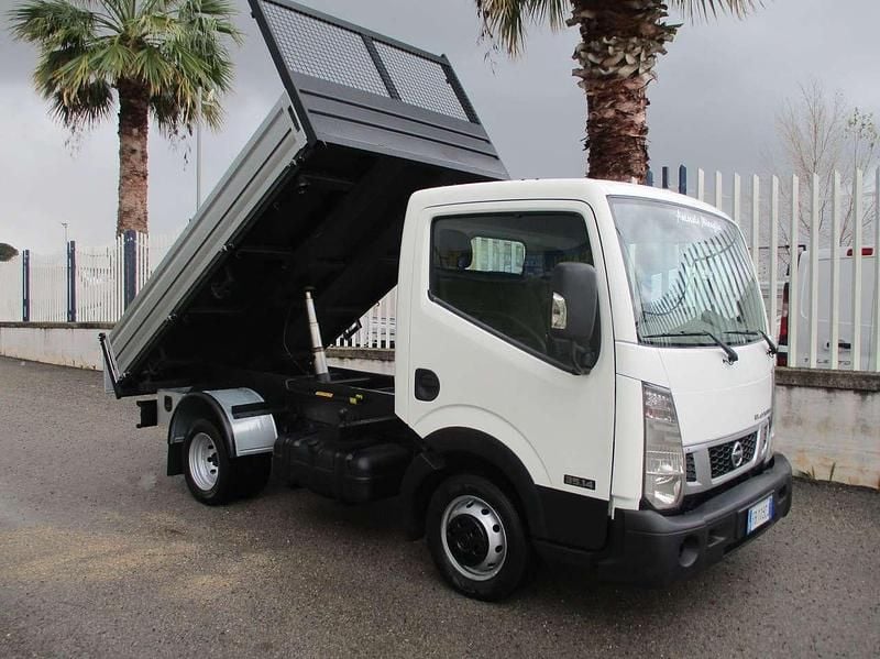 Usata Nissan Cabstar 136 CV (100 kW) 2015 Bianco Pick-up