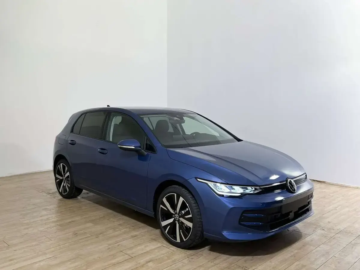 Nuova VW Golf VIII 150 CV (110 kW) 2026 Blu/azzurro Berlina