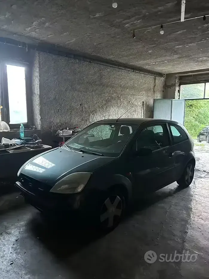 Usata Ford Fiesta 60 CV (44 kW) 2003 Verde Utilitaria