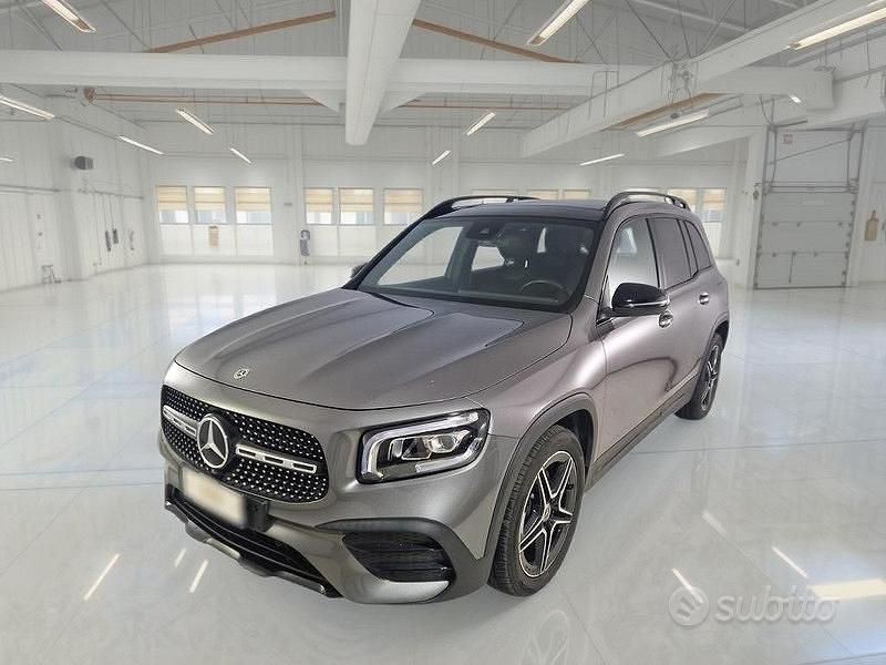 Grigio Usata 2021 Mercedes GLB220 Premium SUV | 31.550 € (Buon prezzo) - Immagine 1/4