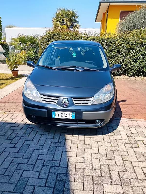 Usata Renault Scénic II 105 CV (77 kW) 2006 Blu Monovolume