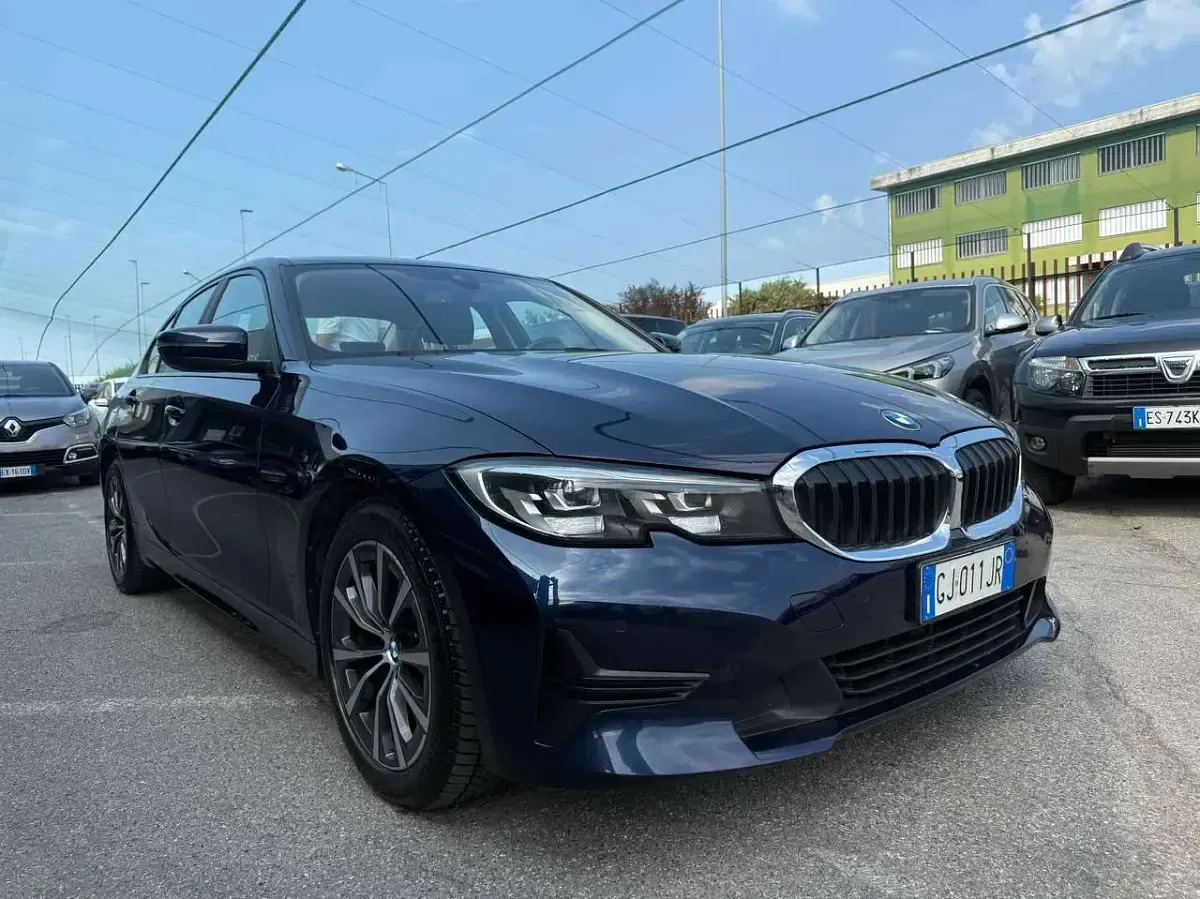 Usata BMW 320 Sport Line 190 CV (139 kW) 2022 Blu/azzurro Berlina