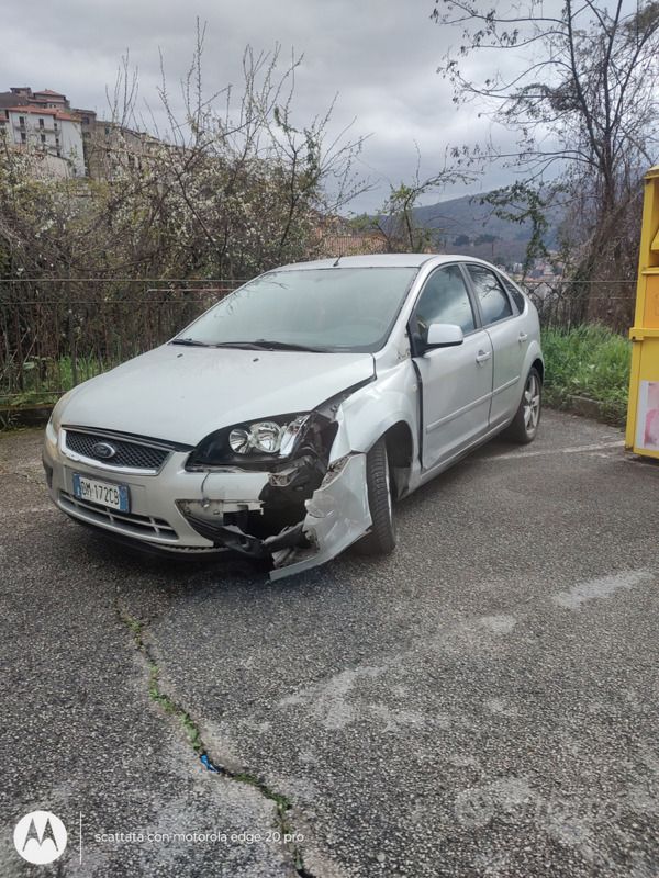 Usata Ford Focus 90 CV (66 kW) 2008 Grigio Utilitaria