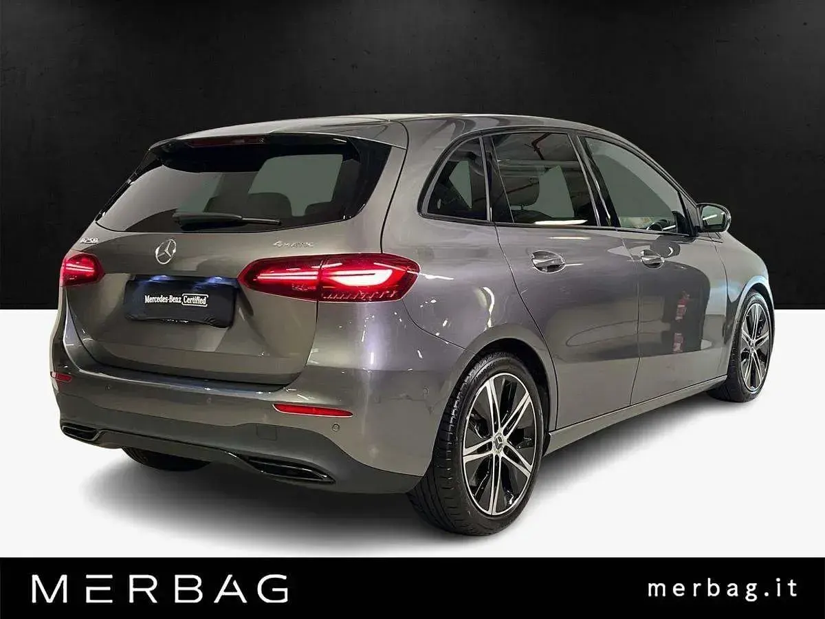 Usata Mercedes B250 Advanced 224 CV (164 kW) 2023 Grigio Utilitaria
