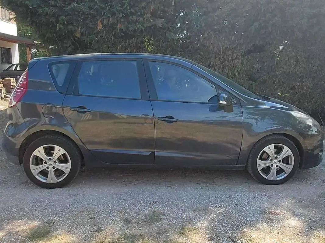 Usata Renault Scénic III Luxe 110 CV (80 kW) 2012 Nero Monovolume