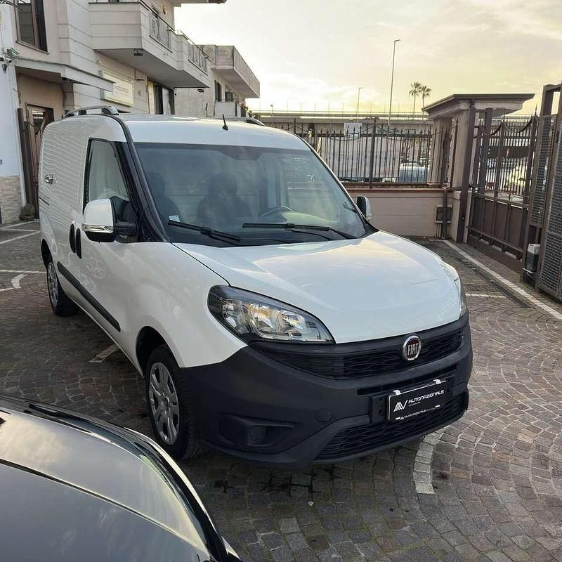 Usata Fiat Doblò Lounge 95 CV (69 kW) 2018 Biancxo Monovolume