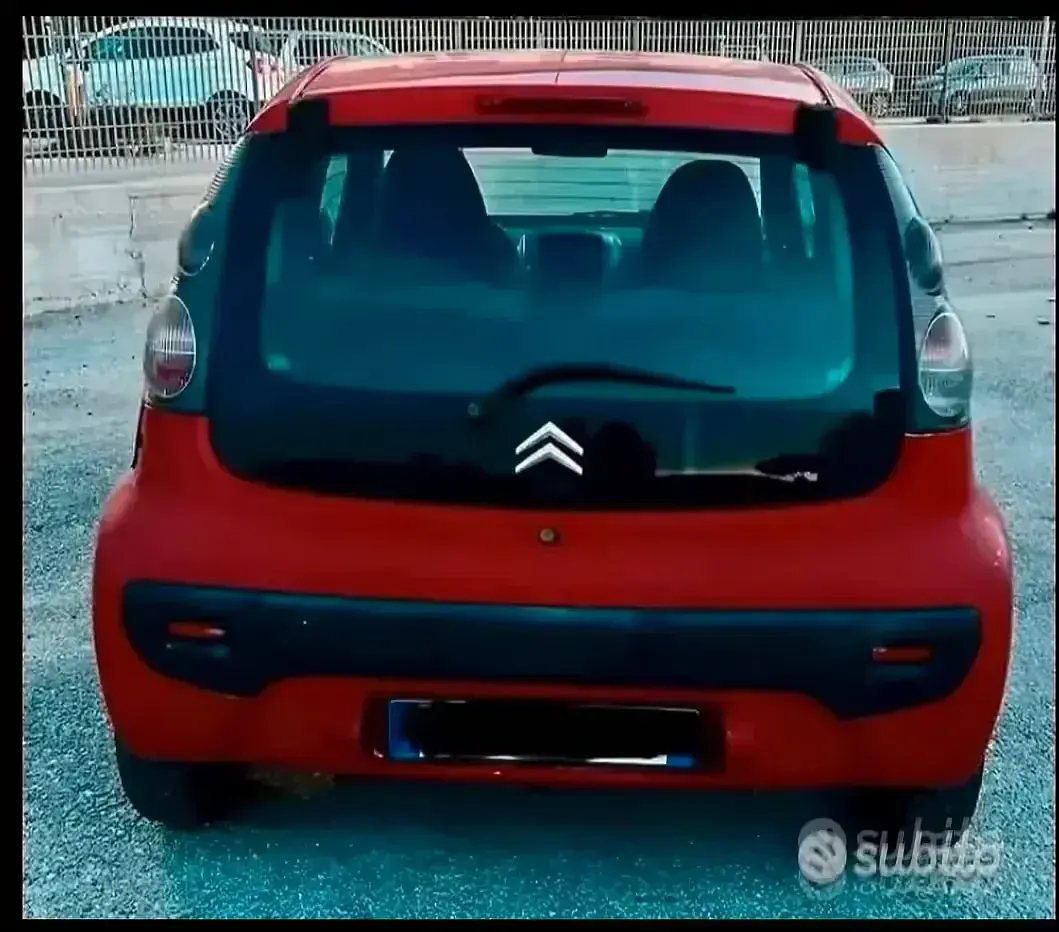 Usado Citroën C1 68 CV (50 kW) 2008 Rojo Utilitario