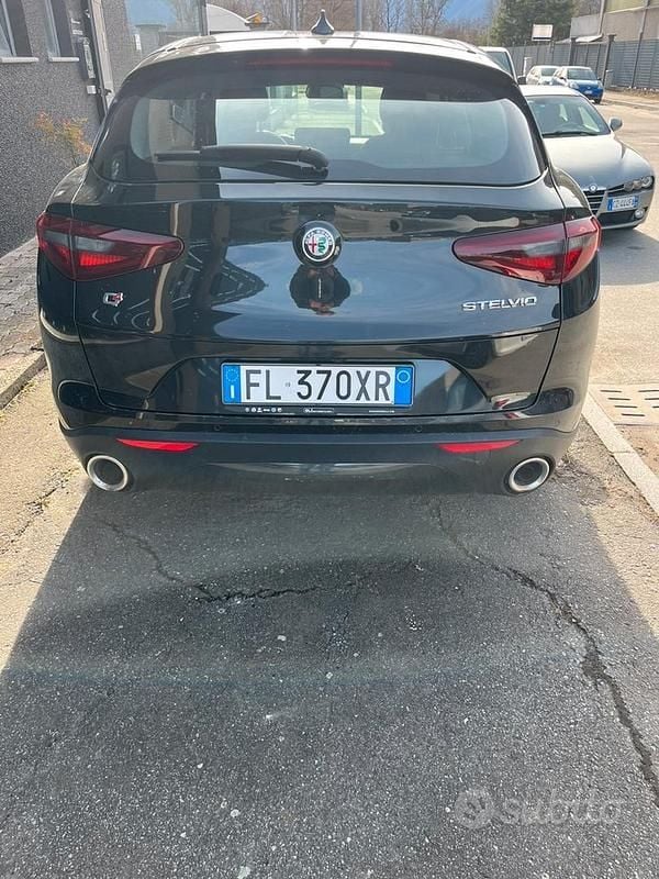 Usata Alfa Romeo Stelvio 210 CV (154 kW) 2017 Nero SUV