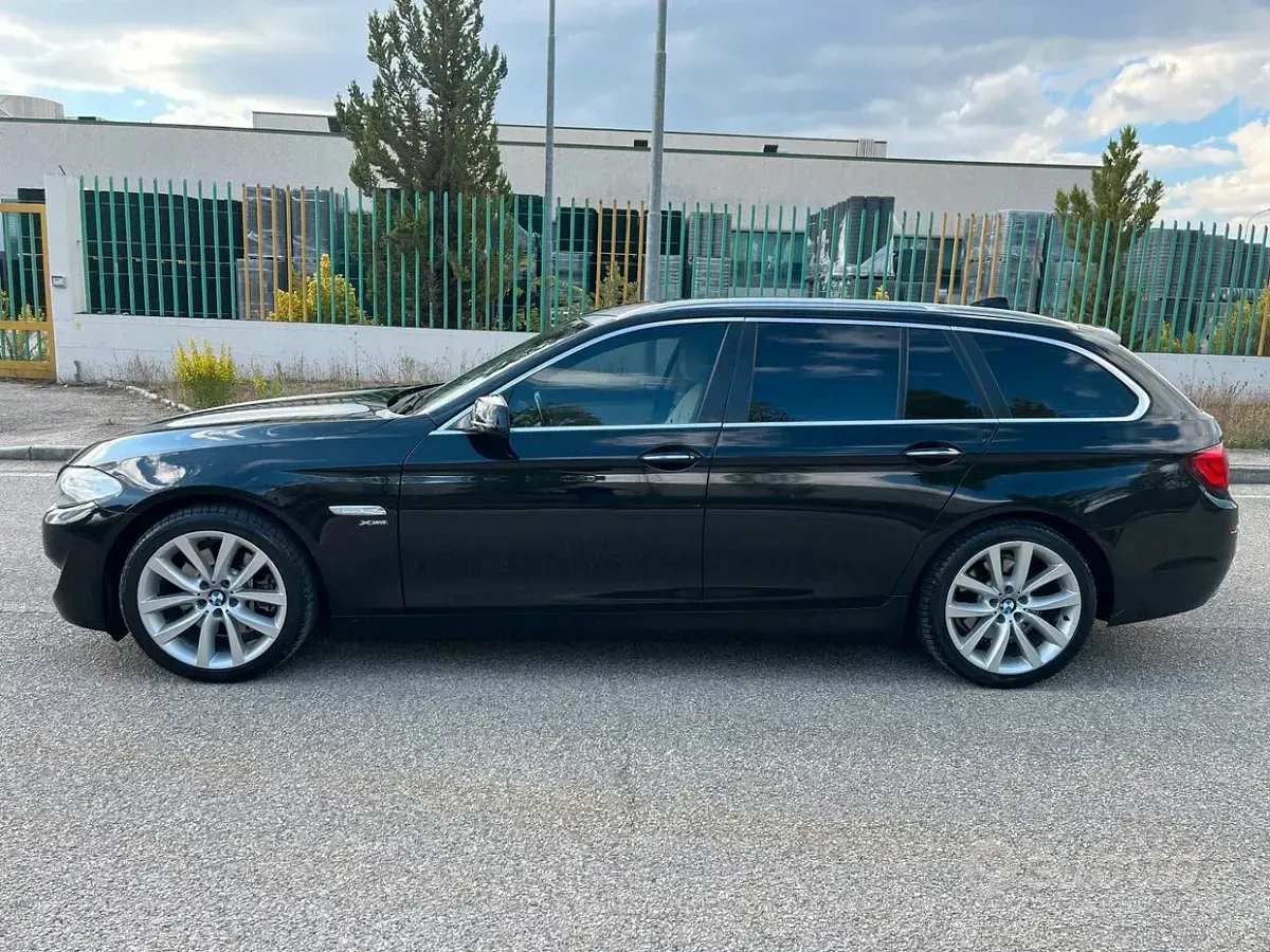 Usata BMW 525 Efficient Dynamics 218 CV (160 kW) 2012 Nero Station wagon