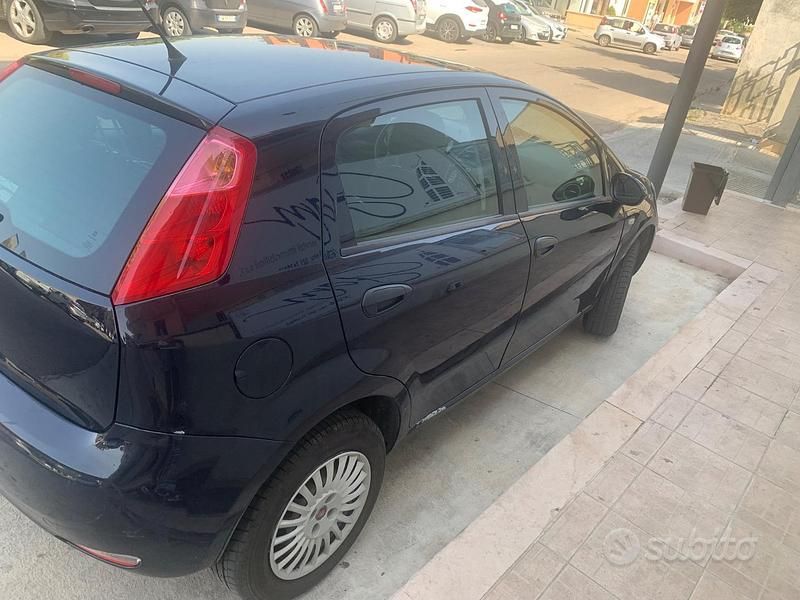 Usata Fiat Grande Punto 77 CV (56 kW) 2015 Blu Utilitaria