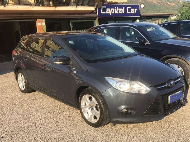 Grigio Usata 2013 Ford Focus Business Edition Station wagon | 4900 € (Buon prezzo) - Immagine 1/4