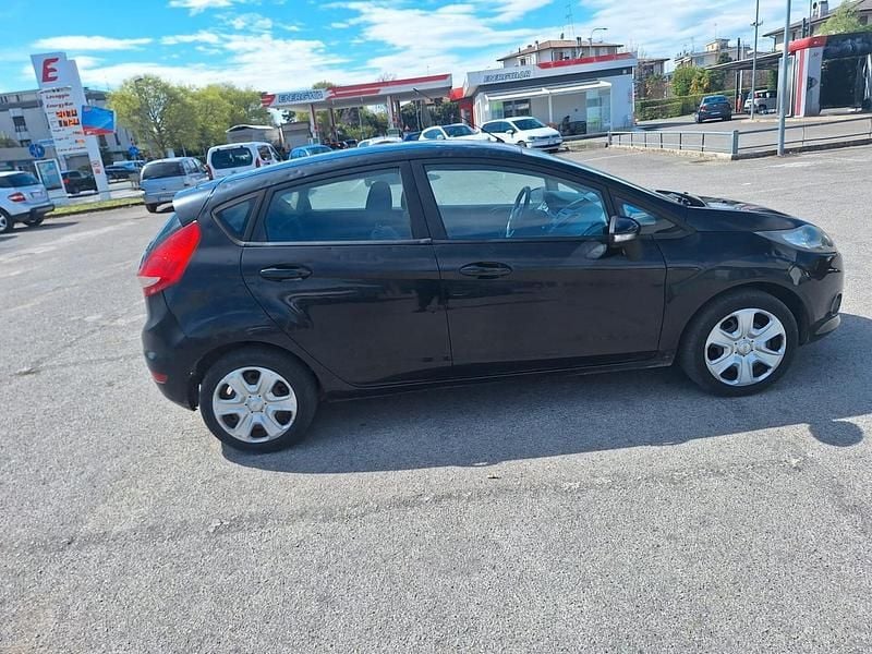 Usata Ford Fiesta 96 CV (70 kW) 2009 Nero Utilitaria
