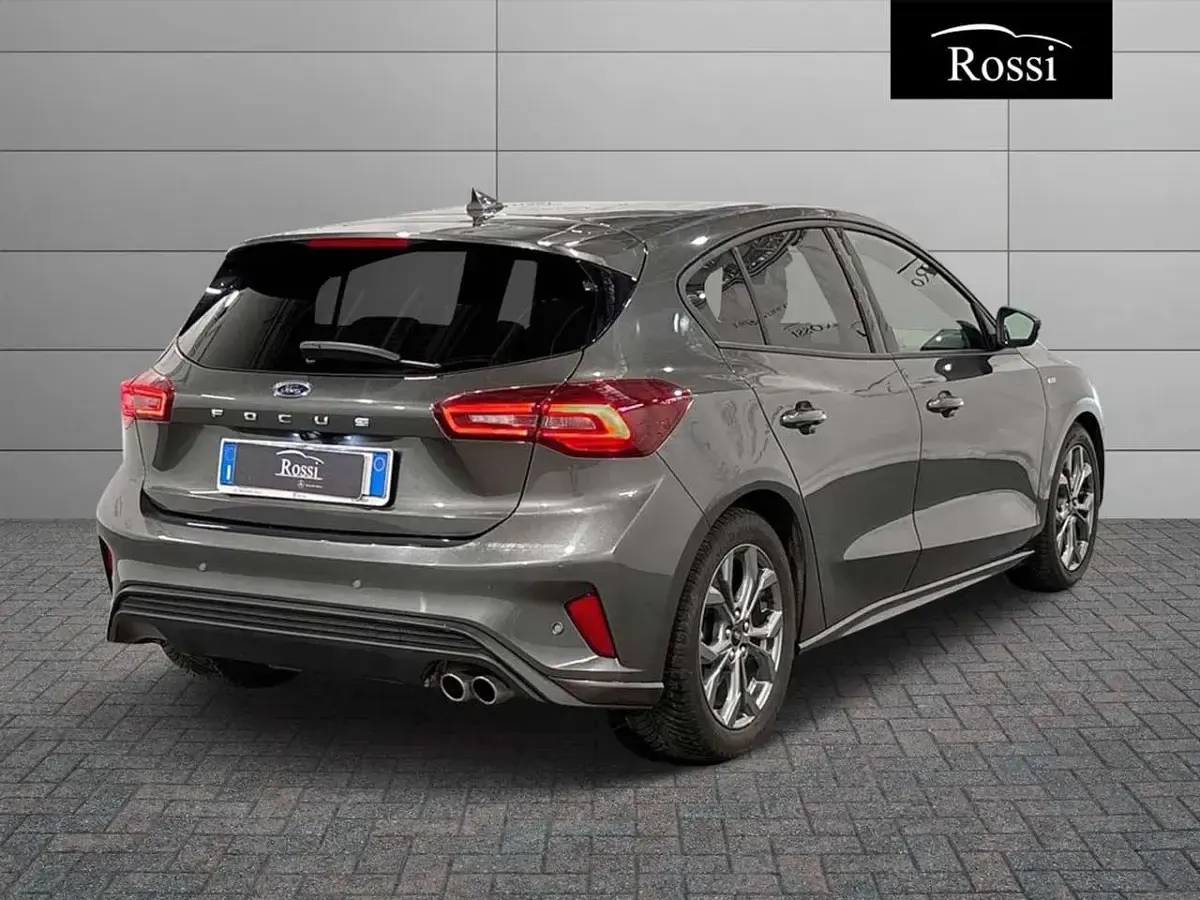 Usata Ford Focus ST-Line 116 CV (85 kW) 2025 Grigio scuro metallizzato Berlina