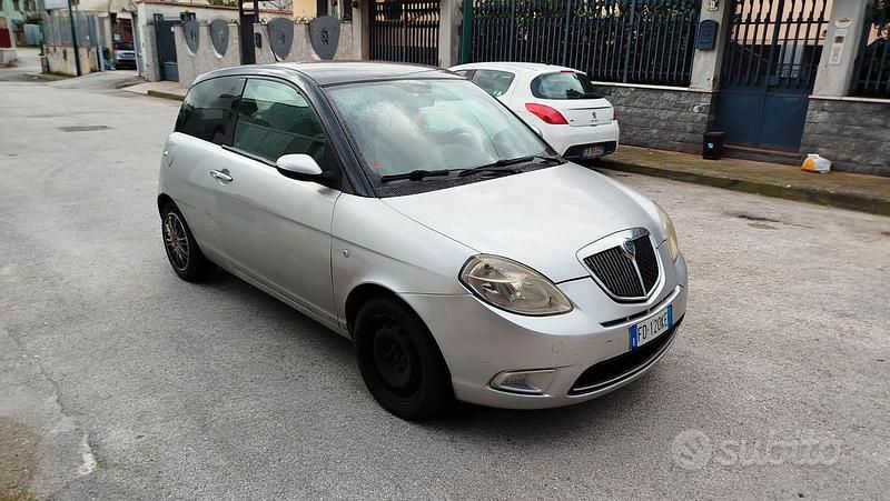 Usata Lancia Ypsilon 69 CV (50 kW) 2009 Grigio Utilitaria